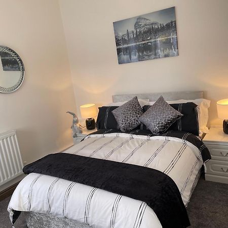 Tollgate House - Luxury Cozy Cottage - Huge Hot Tub - Alton Towers Cheadle  Eksteriør bilde