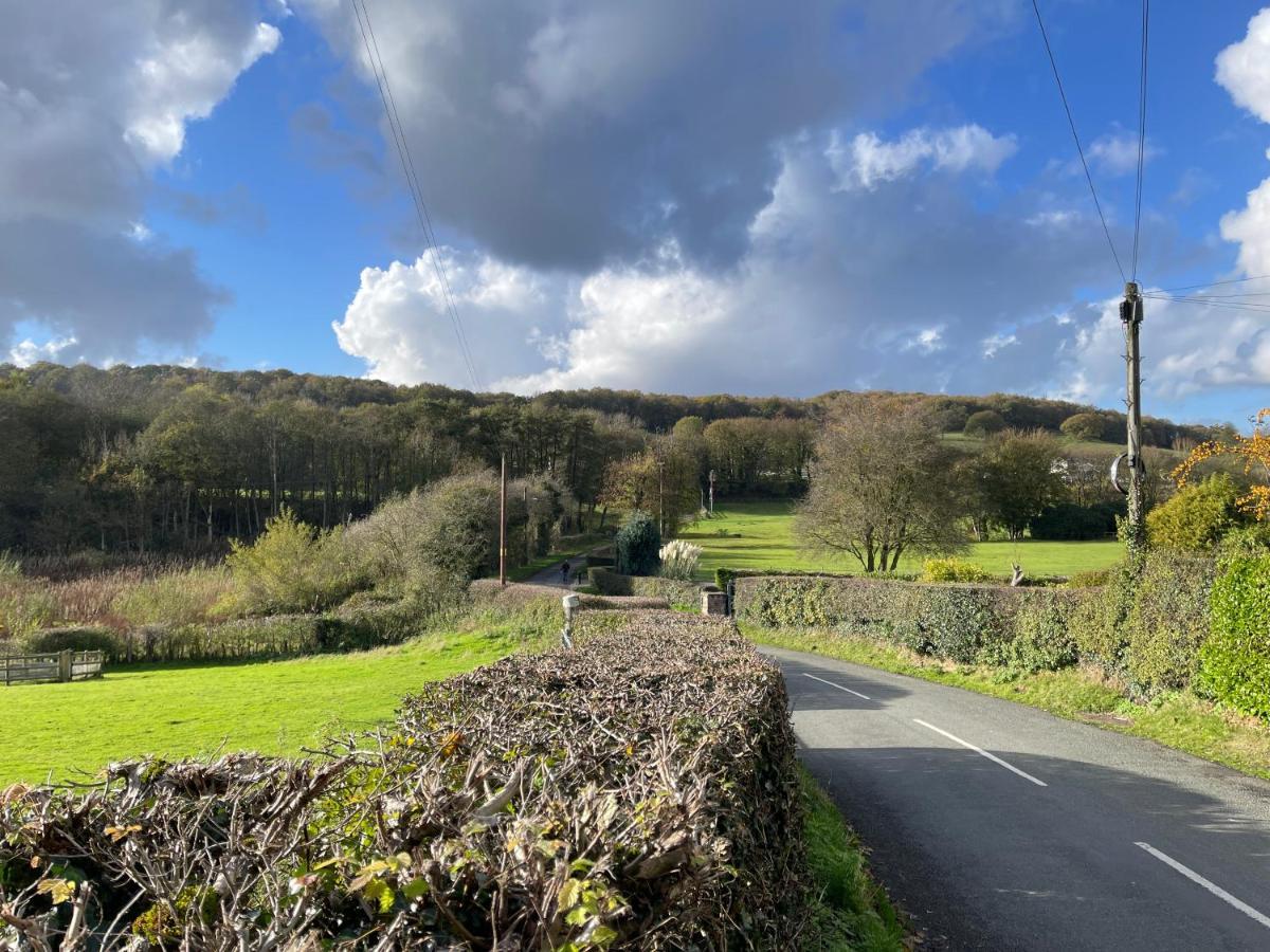 Tollgate House - Luxury Cozy Cottage - Huge Hot Tub - Alton Towers Cheadle  Eksteriør bilde