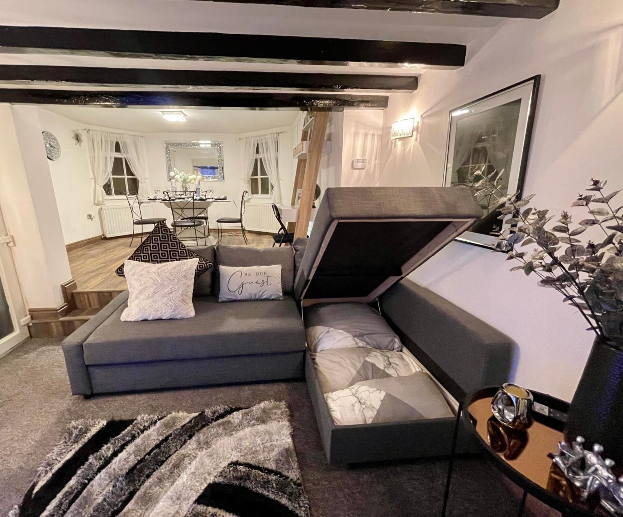 Tollgate House - Luxury Cozy Cottage - Huge Hot Tub - Alton Towers Cheadle  Eksteriør bilde