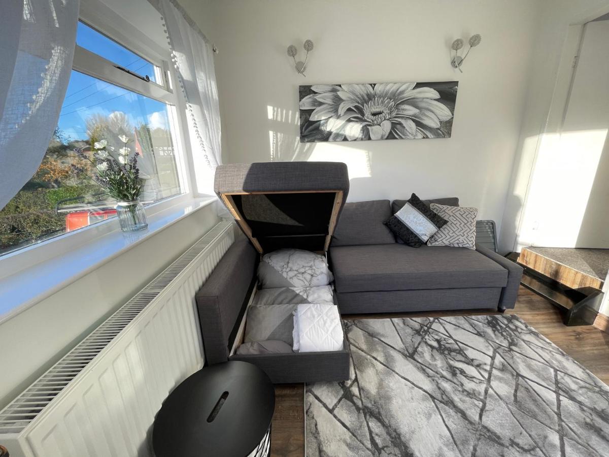 Tollgate House - Luxury Cozy Cottage - Huge Hot Tub - Alton Towers Cheadle  Eksteriør bilde