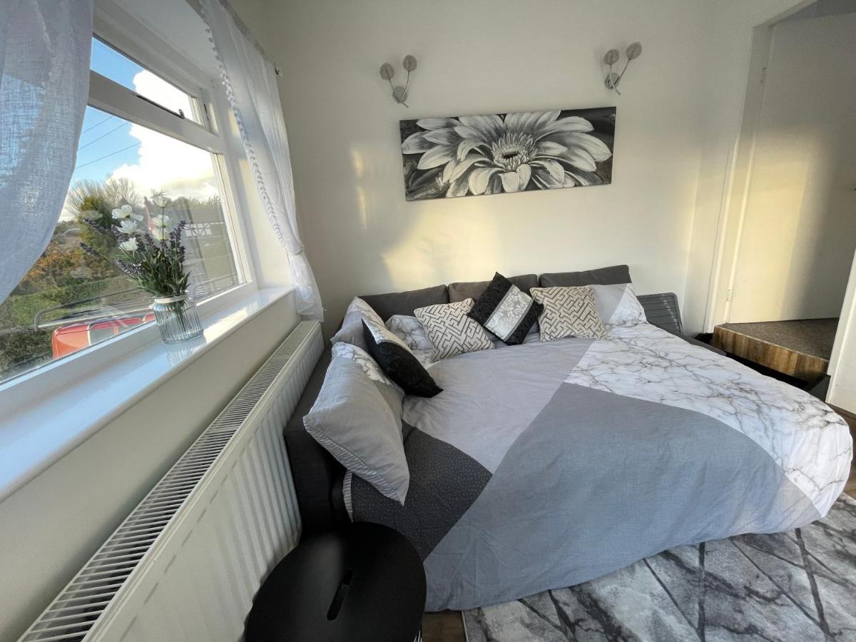 Tollgate House - Luxury Cozy Cottage - Huge Hot Tub - Alton Towers Cheadle  Eksteriør bilde
