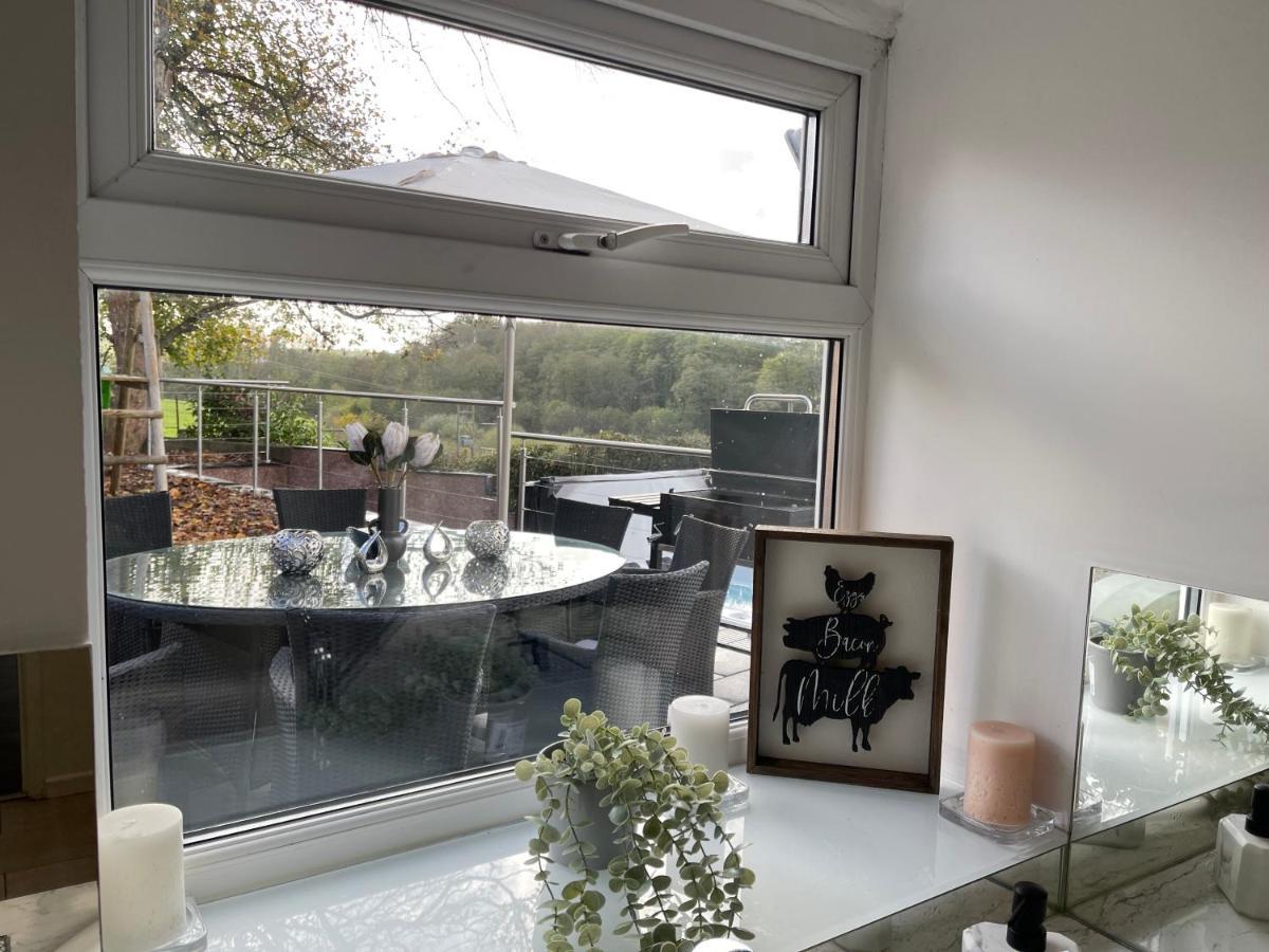 Tollgate House - Luxury Cozy Cottage - Huge Hot Tub - Alton Towers Cheadle  Eksteriør bilde