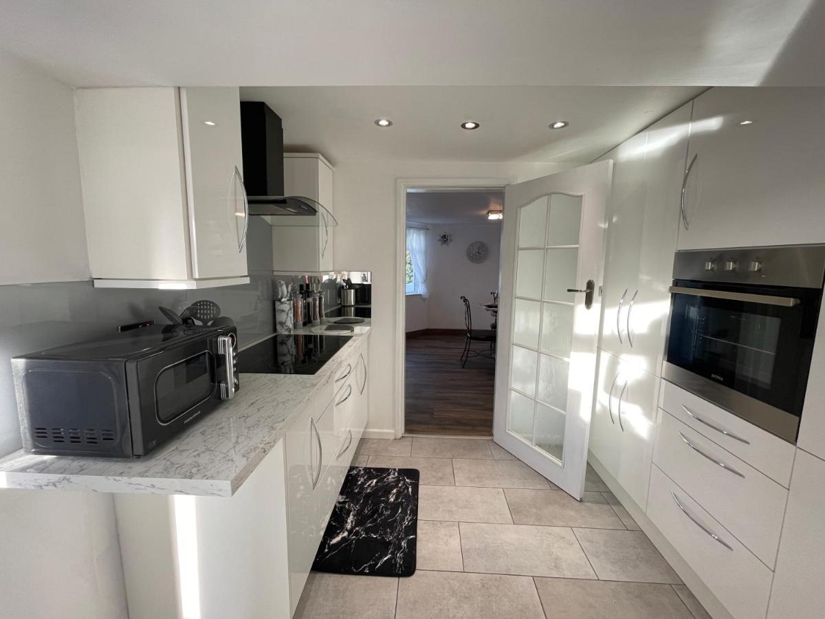 Tollgate House - Luxury Cozy Cottage - Huge Hot Tub - Alton Towers Cheadle  Eksteriør bilde