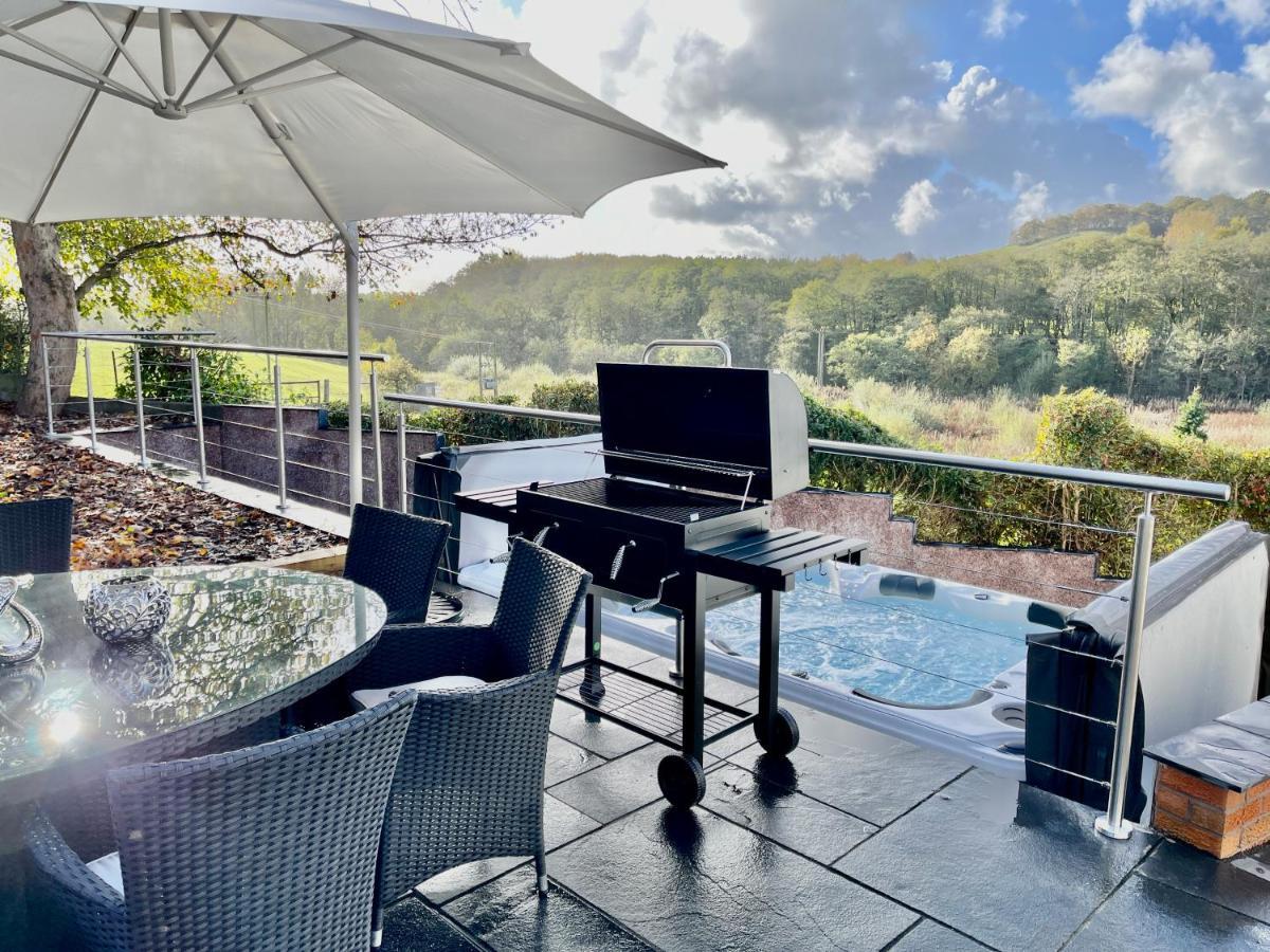 Tollgate House - Luxury Cozy Cottage - Huge Hot Tub - Alton Towers Cheadle  Eksteriør bilde