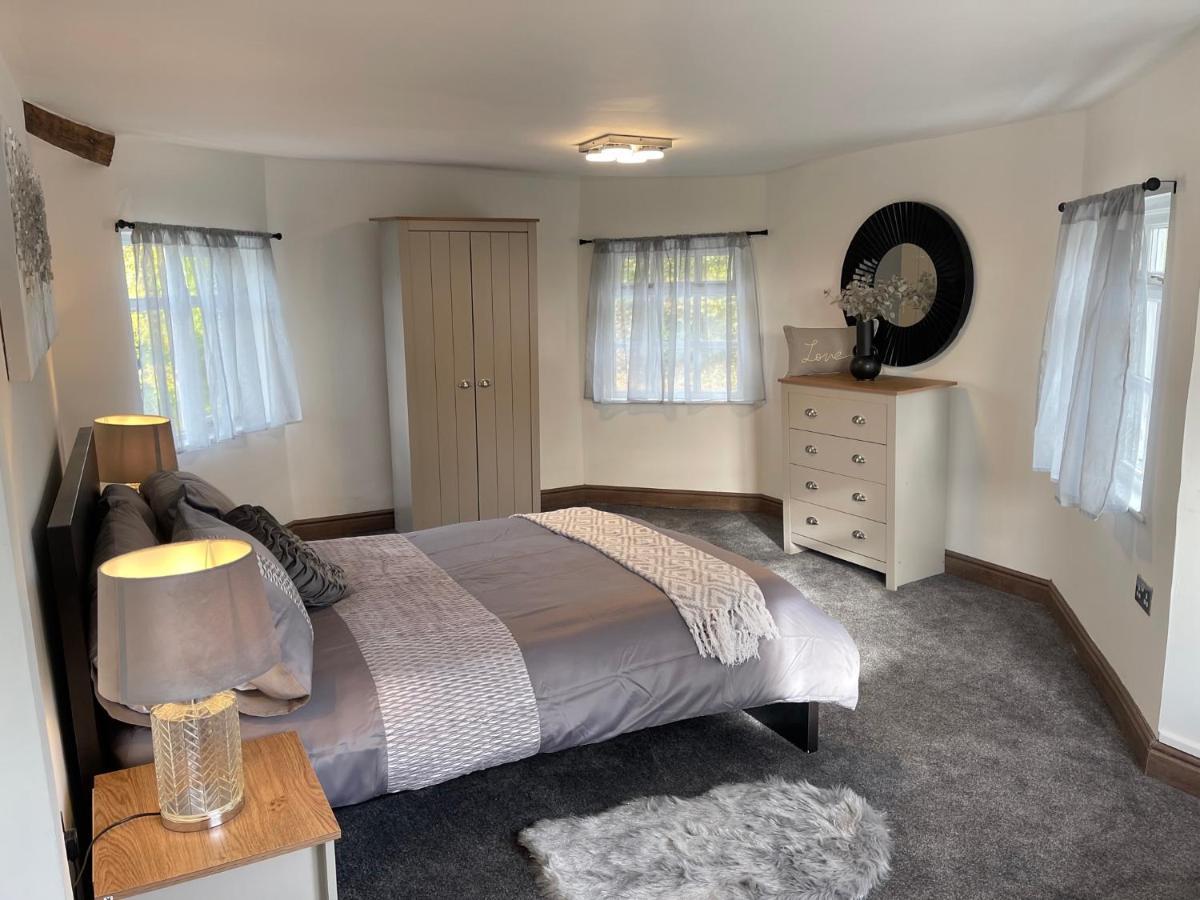 Tollgate House - Luxury Cozy Cottage - Huge Hot Tub - Alton Towers Cheadle  Eksteriør bilde