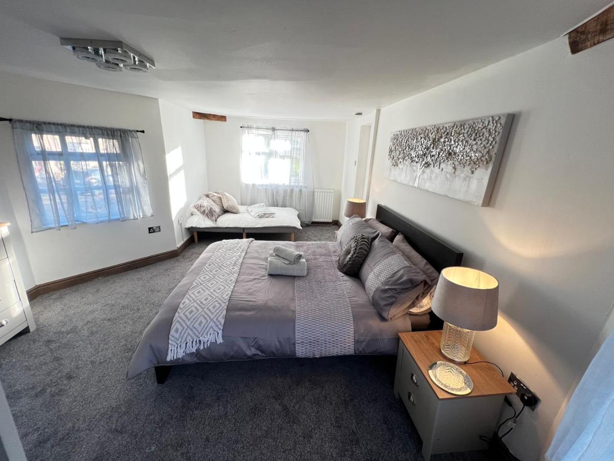 Tollgate House - Luxury Cozy Cottage - Huge Hot Tub - Alton Towers Cheadle  Eksteriør bilde