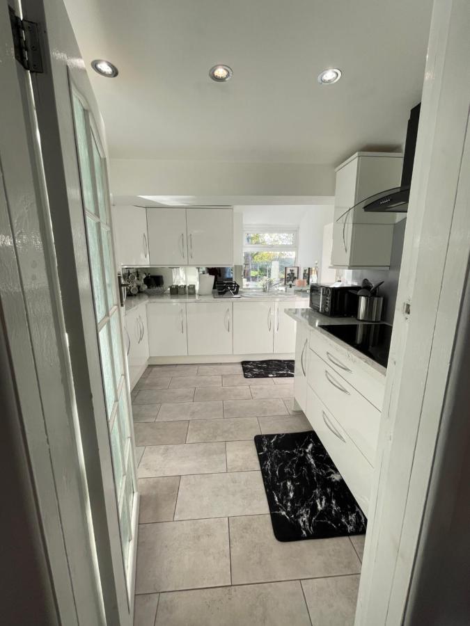 Tollgate House - Luxury Cozy Cottage - Huge Hot Tub - Alton Towers Cheadle  Eksteriør bilde