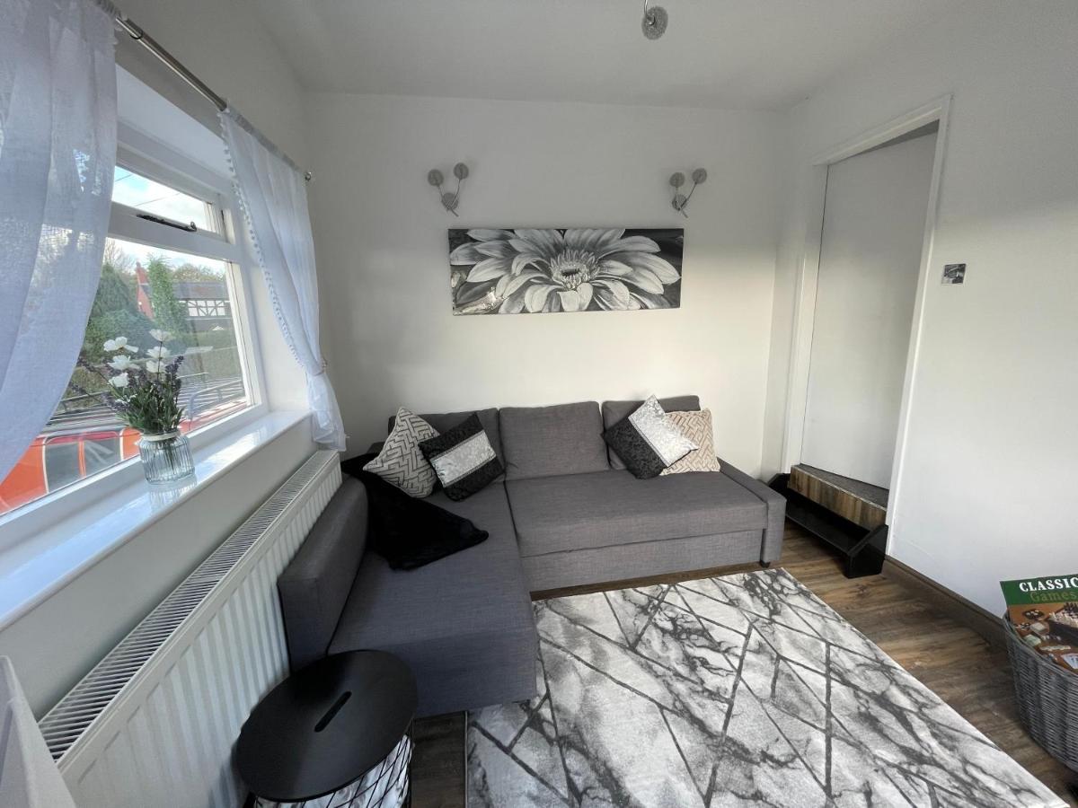 Tollgate House - Luxury Cozy Cottage - Huge Hot Tub - Alton Towers Cheadle  Eksteriør bilde